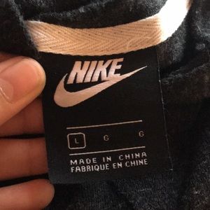 Nike Tops - Nike Sweatshirt Nike Tops - Nike Sweatshirt